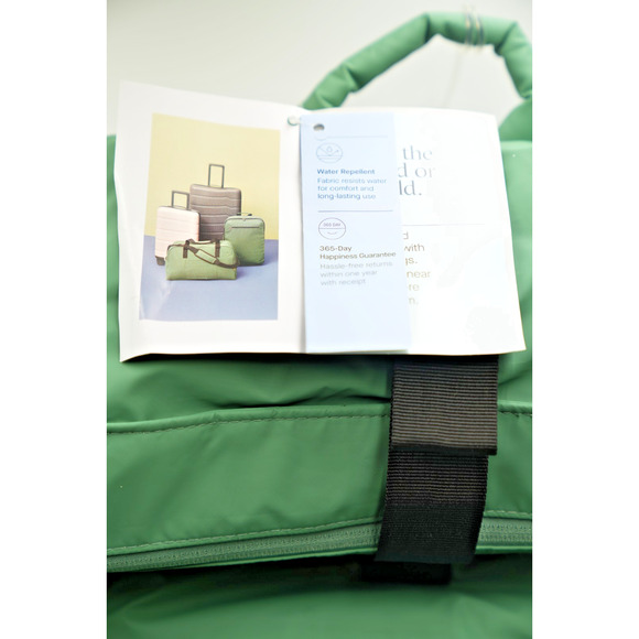 Green Puffer Backpack Bundle with Embark Lunchbox and 25+ Back to School Items - Picture 11 of 16